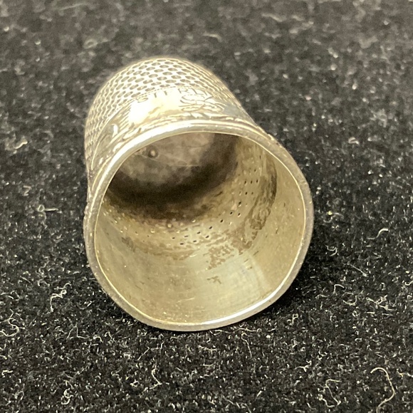 Vintage Ornate Silver Thimble - Picture 4 of 6